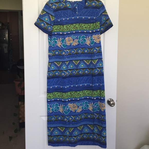 Long dress with V-neck
