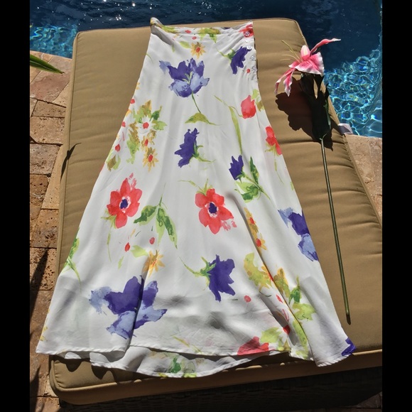 CLOSET CLOSED FOR SUMMER - Picture 1 of 1