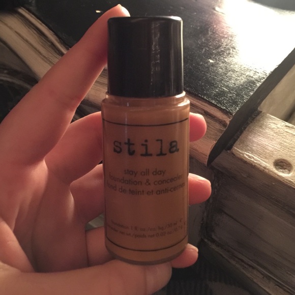 "Stay all day" stilla foundation