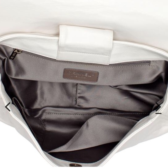 CHANEL Lambskin Large Bag. Gorgeous! - Picture 3 of 4