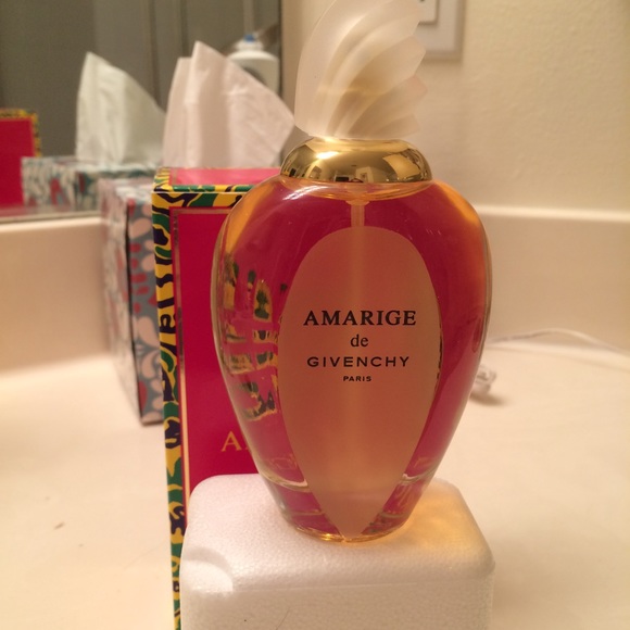 macy amarige perfume