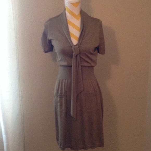 All in the details green dress