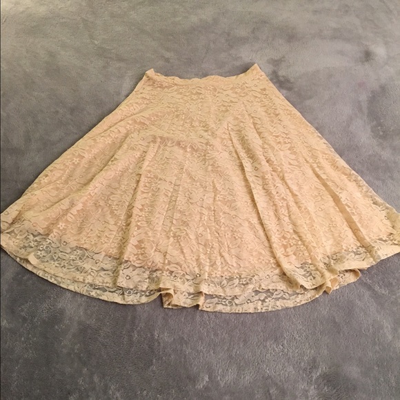 ⭐️ Blush/ beige colored lace skirt