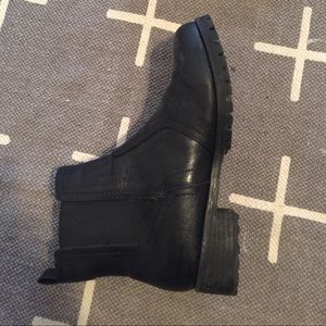 H&M black shearling boots