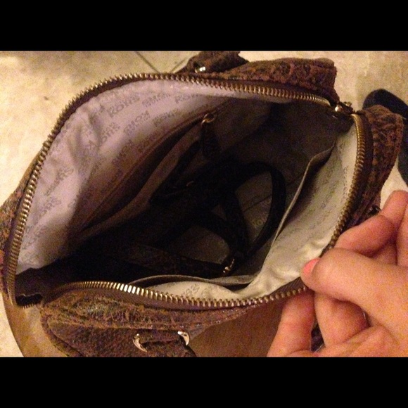 Michael Kors snakeskin purse😍😍😍 - Picture 3 of 3