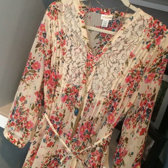 Gorgeous Maternity Blouse!