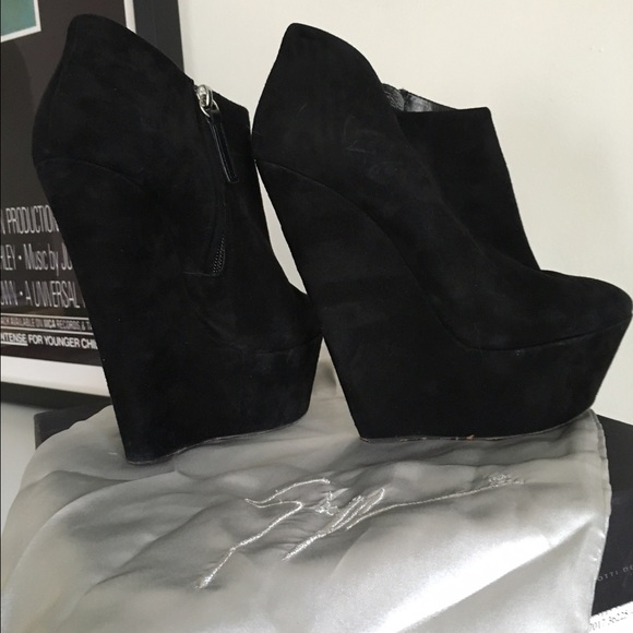 Giuseppe Zanotti Suede Bootie