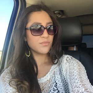 Meet your Posher, Corina