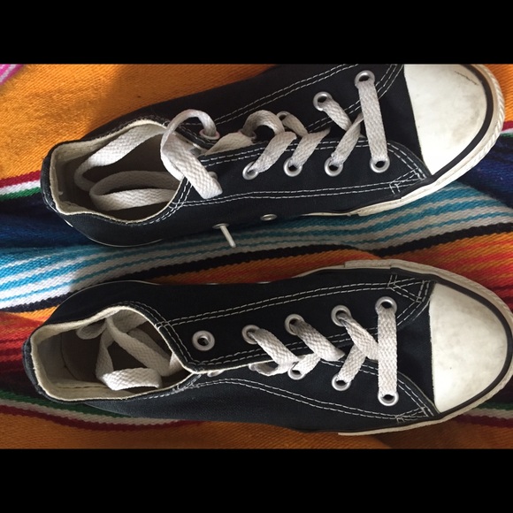 Black low top converse