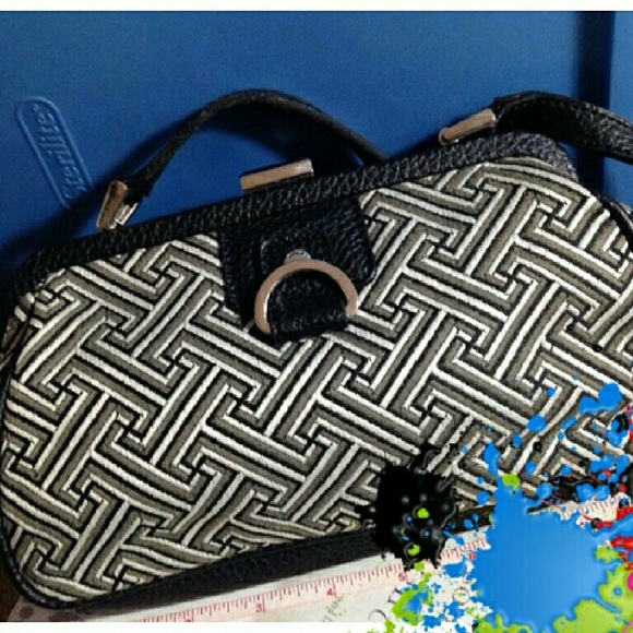 TOMMY HILFIGER PURSE- #CYBERMONDY ONLY!