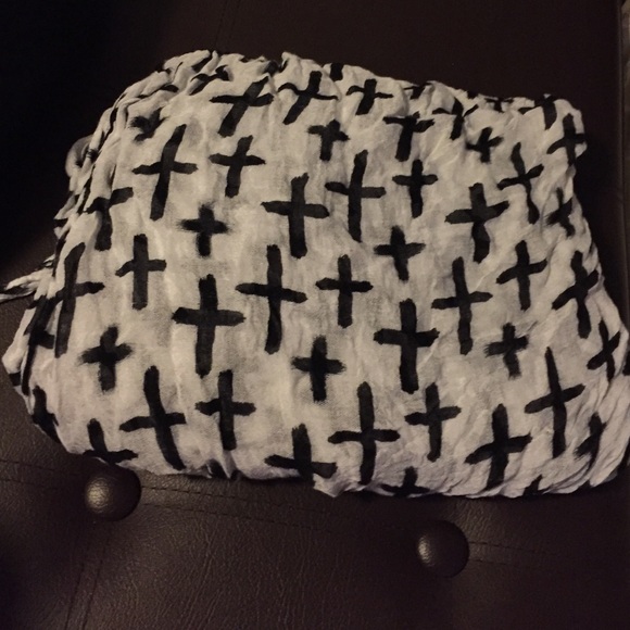 Cute black and white scarf! - Picture 1 of 2