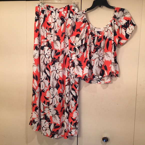 Floral Two Piece Set - Picture 3 of 4