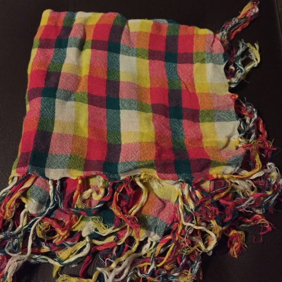 Plaid scarf from American Eagle! 💛