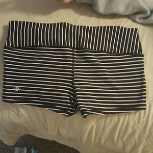 BUNDLE W/( lulu HEAD BAND) Lululemon boogie shorts