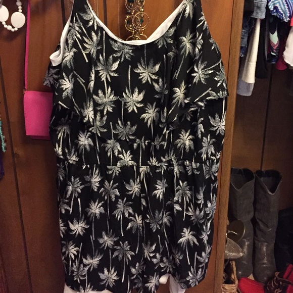 Black w/ white palm tree romper