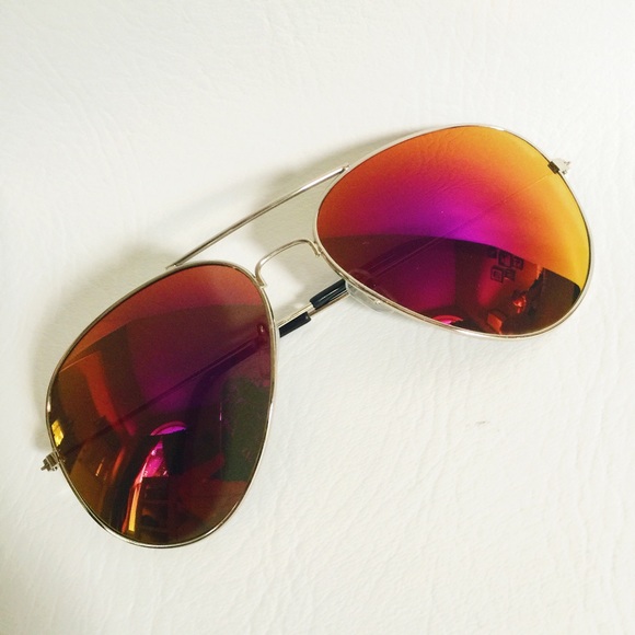 Mirrored Aviator Sunglasses - Picture 2 of 3