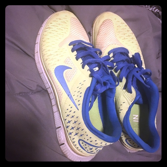 Green Nike free run running shoes with blue stripe
