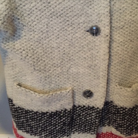 A light jacket - Picture 2 of 3