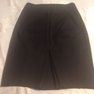 Black skirt with ruffle back