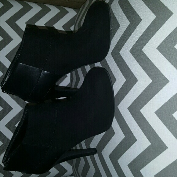 Black booties Jessica Simpson