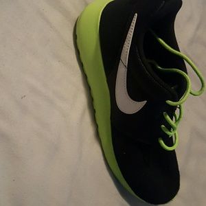 Green Nike rosche