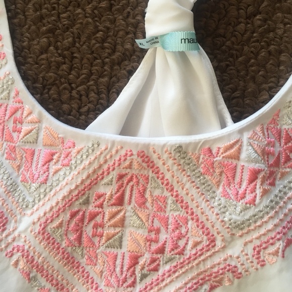 Geometric White Tanktop - Picture 2 of 2