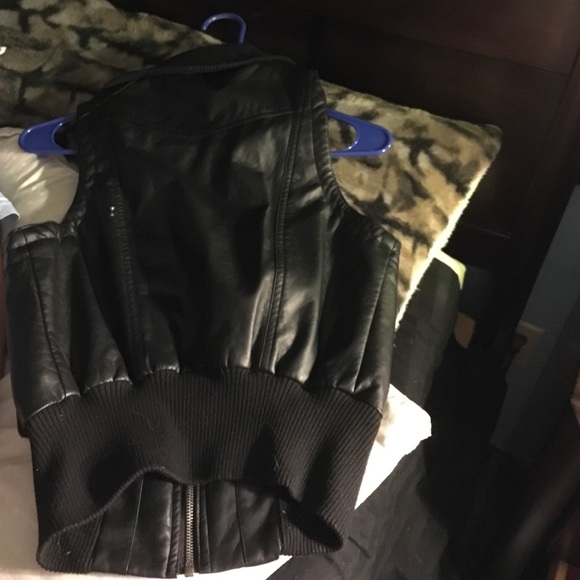 a jacket// pullover - Picture 3 of 3