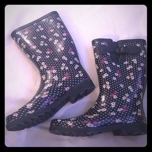 Super cute rain boots!
