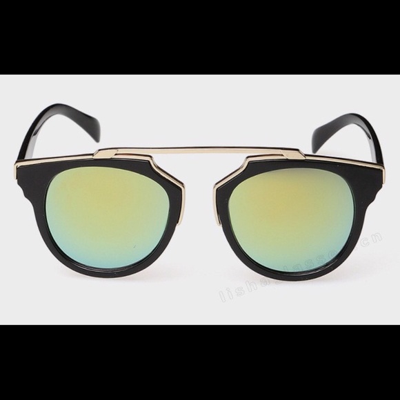 Accessories - Green mirror lens sunglasses
