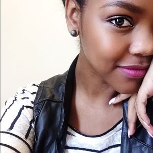 Meet your Posher, Elaine