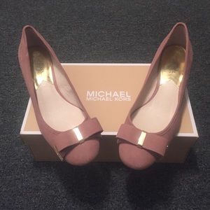 Michael Kors "Kiera" mid pump