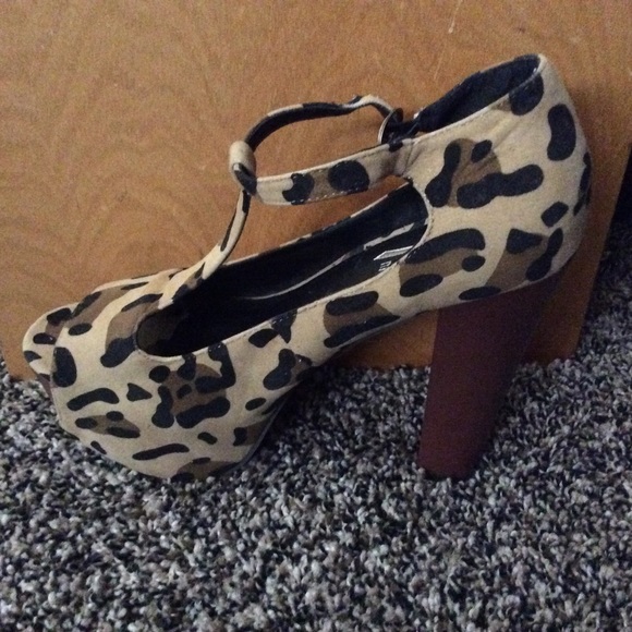 Platform leopard peep toe sandal