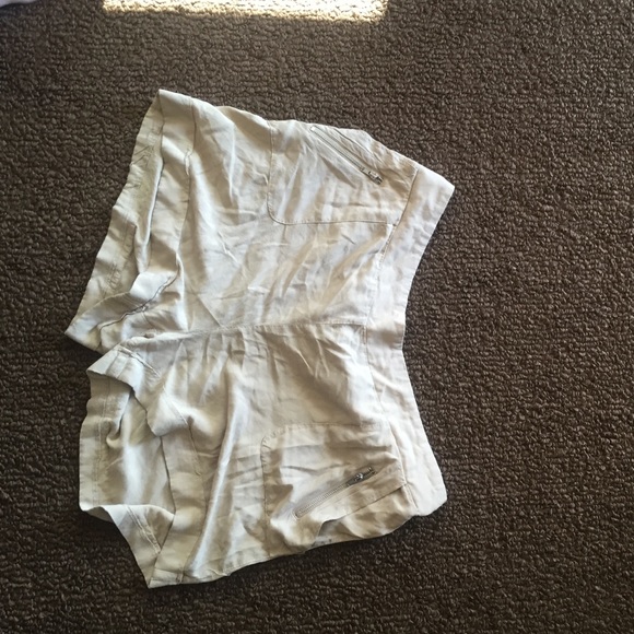 Cargo shorts with extra stretch