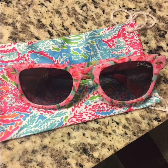 LIKE NEW Lilly Pulitzer Madeline Sunglasses W/Bag