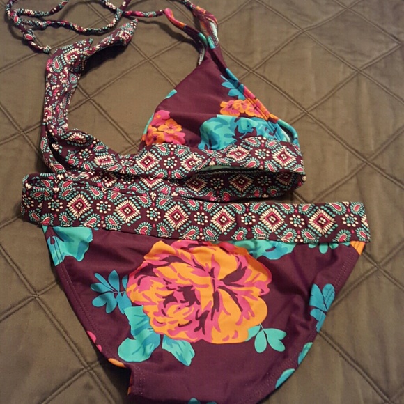 Bikini - Picture 3 of 3