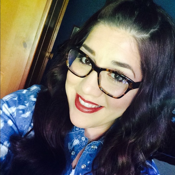 Meet your Posher, Liz