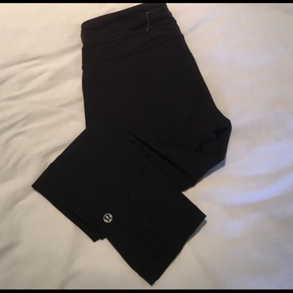 Lulu lemon inspire crop mesh size 6