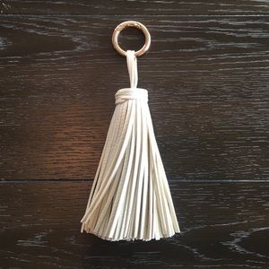 NWOT⭐️White Tassel Keychain