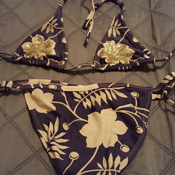 Bikini - Picture 2 of 3