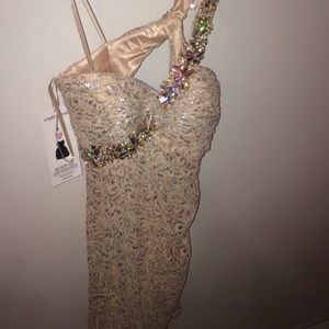 DAVE & JOHNNY Beige/light pink dress. size 3/4