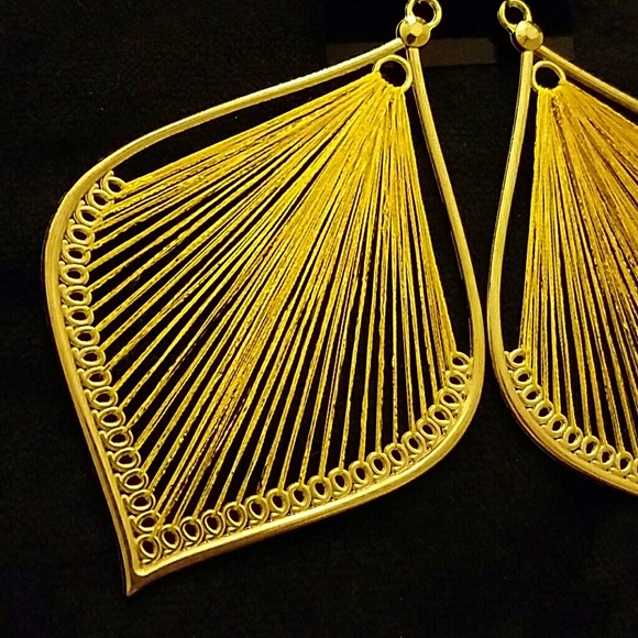 Large yellow thread earrings - Picture 2 of 3