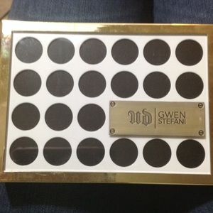 Urban Decay GWEN STEFANI eyeshadow palette!
