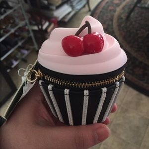 Look what I got!!!! Just sharing my cupcake  🎀