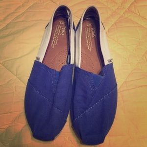 Blue and white university classic TOMS