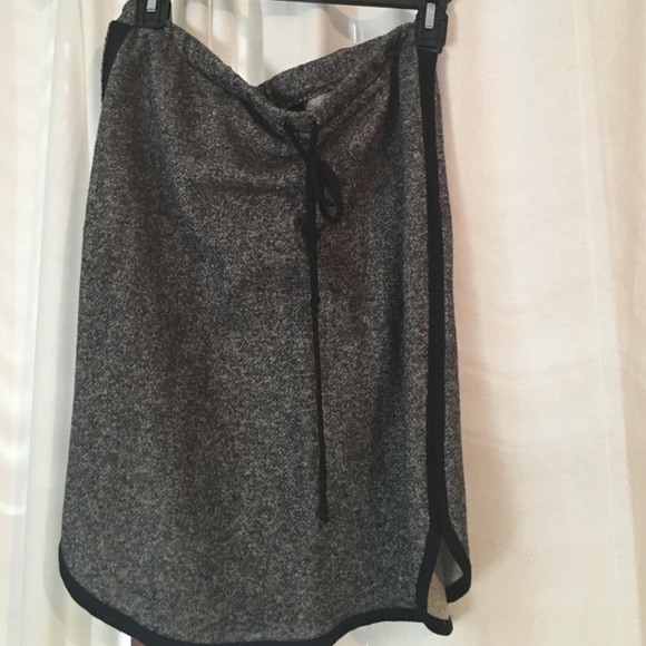 Super soft casual gray skirt by Bobeau in Medium