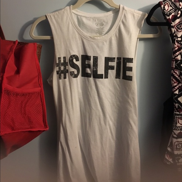"Selfie" muscle tank