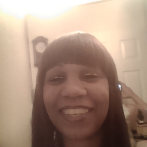 Meet your Posher, Sharon - Picture 1 of 1