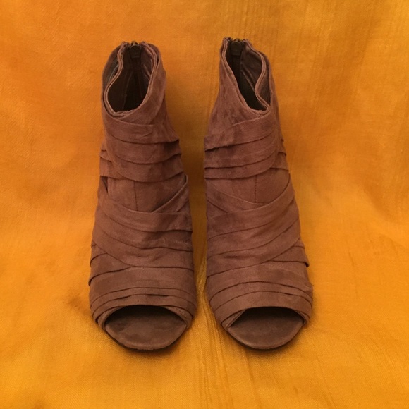 Ankle boots with open toe