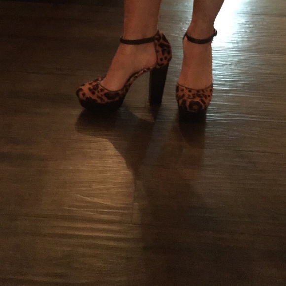 DVF Shoes - Picture 1 of 3