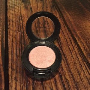 MAC eyeshadow in Sweet Lust
